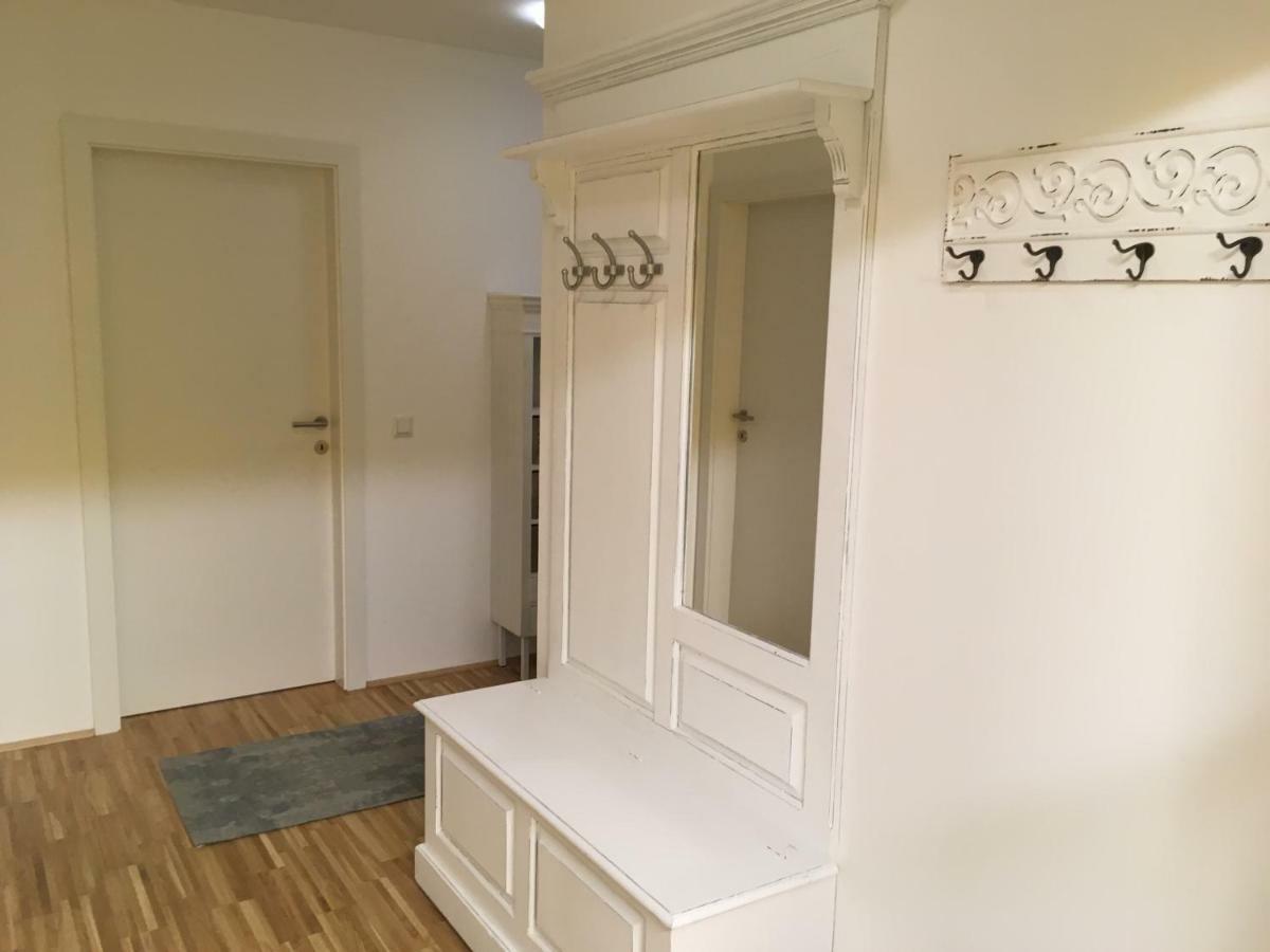 White Vintage Park View Apartment Vienna Exterior photo