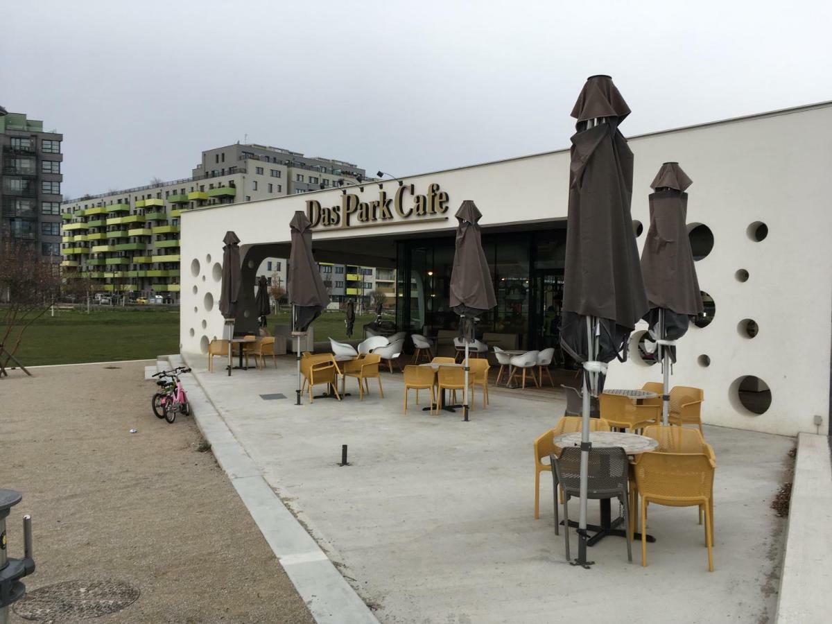 White Vintage Park View Apartment Vienna Exterior photo