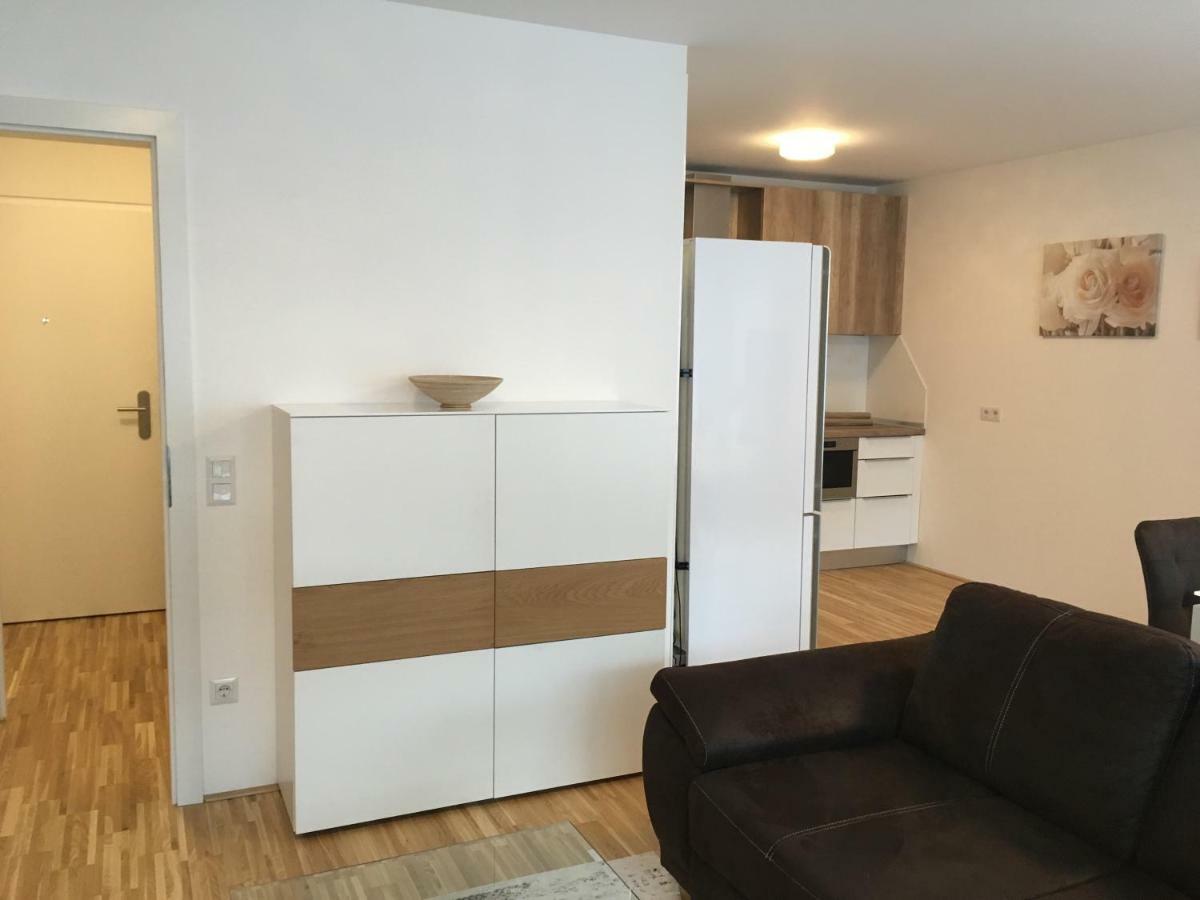 White Vintage Park View Apartment Vienna Exterior photo