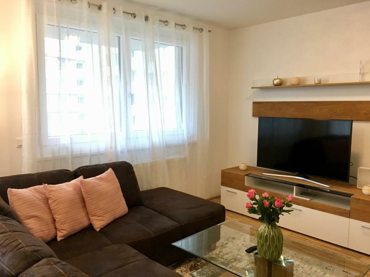 White Vintage Park View Apartment Vienna Exterior photo