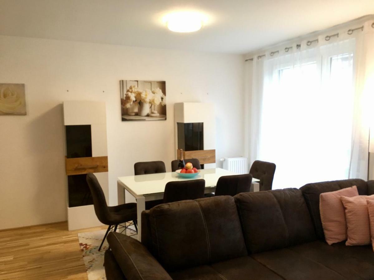 White Vintage Park View Apartment Vienna Exterior photo
