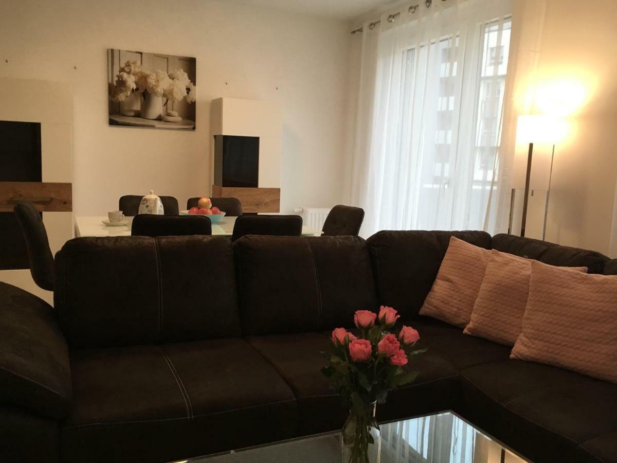 White Vintage Park View Apartment Vienna Exterior photo