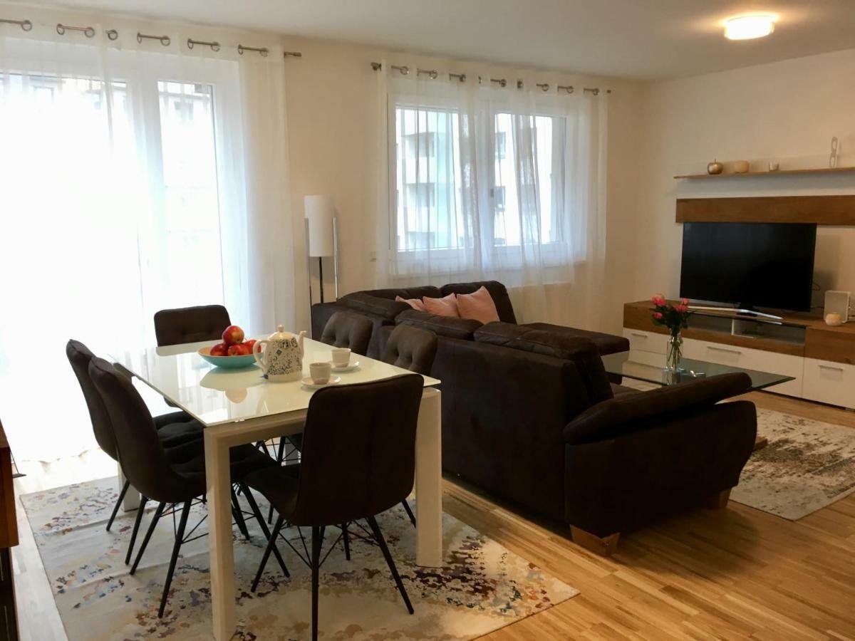 White Vintage Park View Apartment Vienna Exterior photo